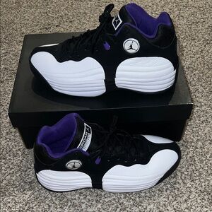 New With Box Jordan Jumpman Team 1 Leather Athletic Shoes Black White Purple